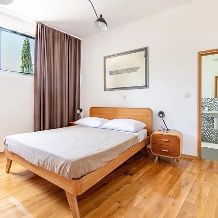 ヴィラ Labin Sleeps 6 Pool Air Con Wifi ラビン